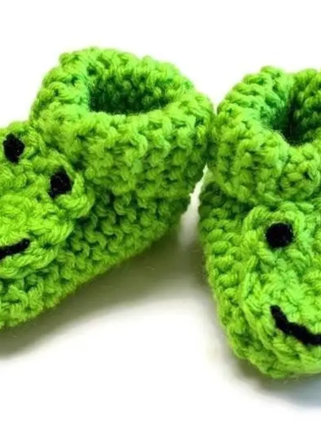 Knit Frog Face Baby Shoes, Great Stocking Stuffers for Baby's First Christmas, Baby Socks, Baby Booties, Baby Shower Gift Idea, Crochet Yarn