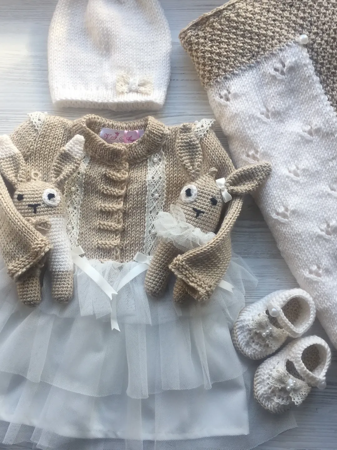 Hand made knitting clothing set for baby girl. Newborn clothing set for girl. Take home outfit for girl. Baby shower outfit for baby girl.