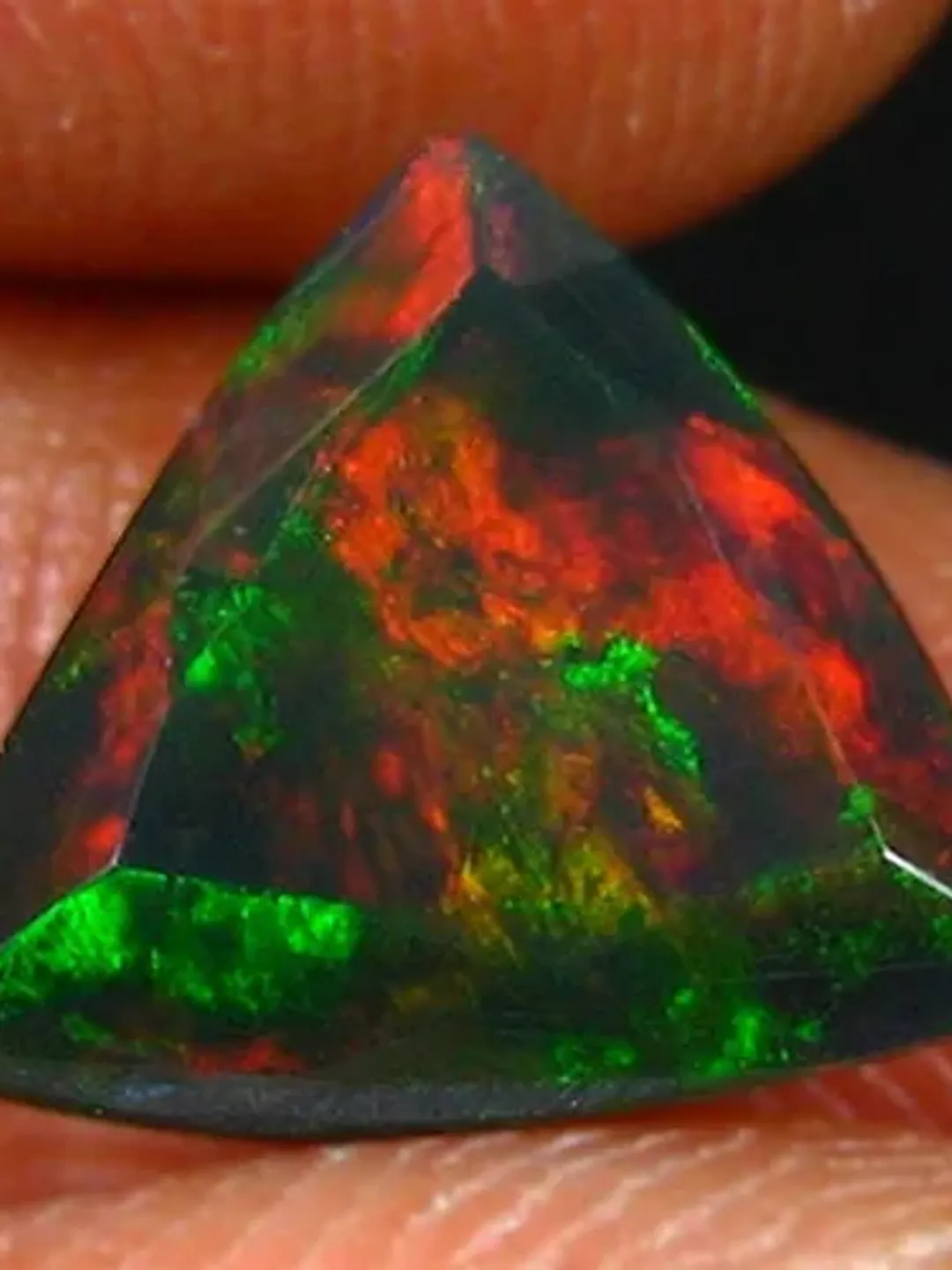 1.65 CT World class 3D Red Flash Pattern 100% Natural Welo Black Opal Cut Gemstone