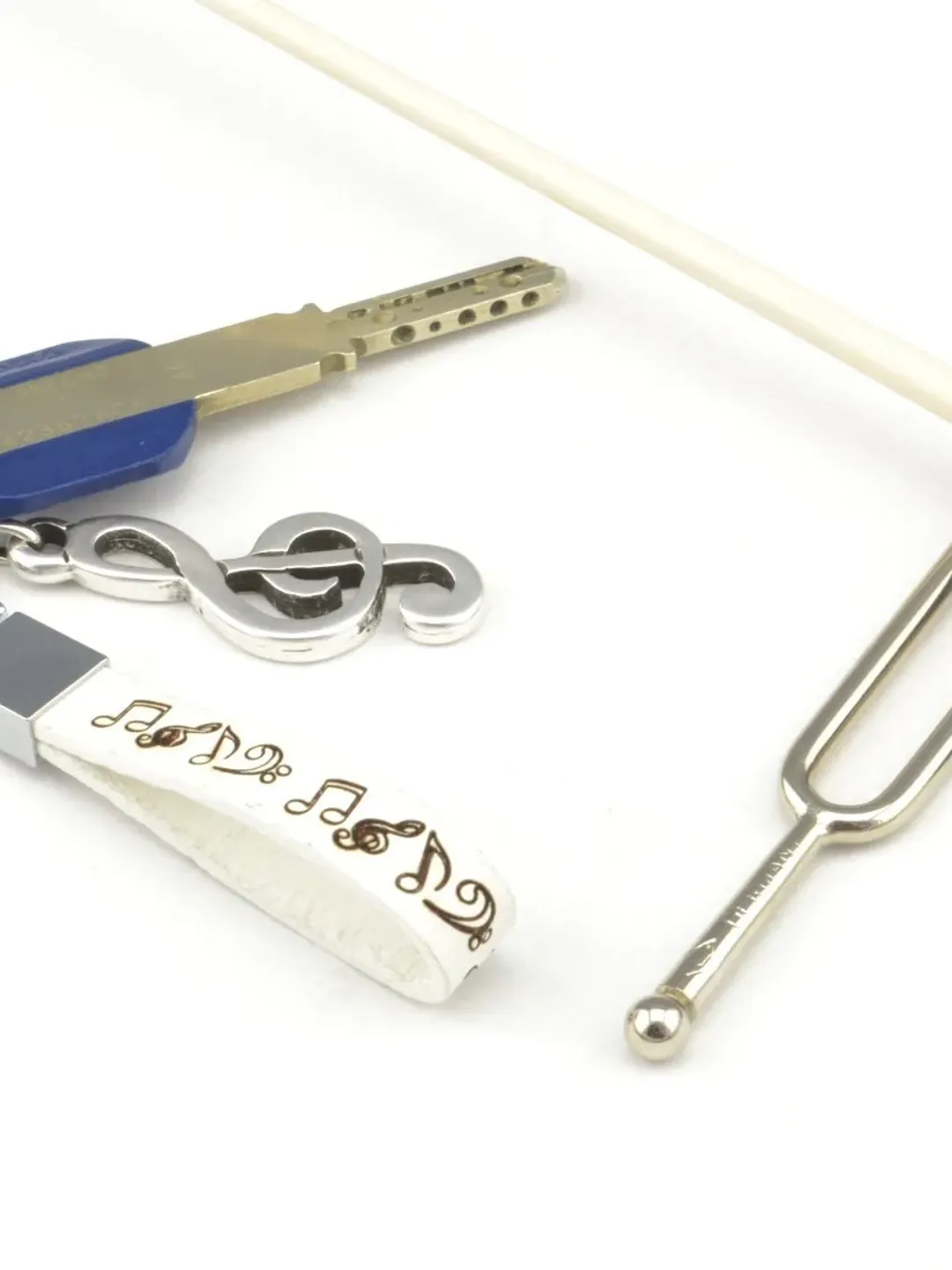 Customized Music Note Keychain, Music Teacher Gift, Leather Keychain, Gift for Musician, Treble Clef Charm, Birthday Gift, Handwritten Gift