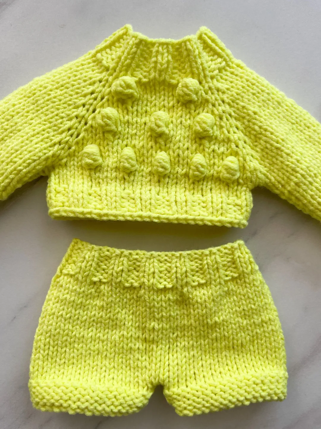 Paola Reina Neon set sweater and shorts long sleeve knitted set