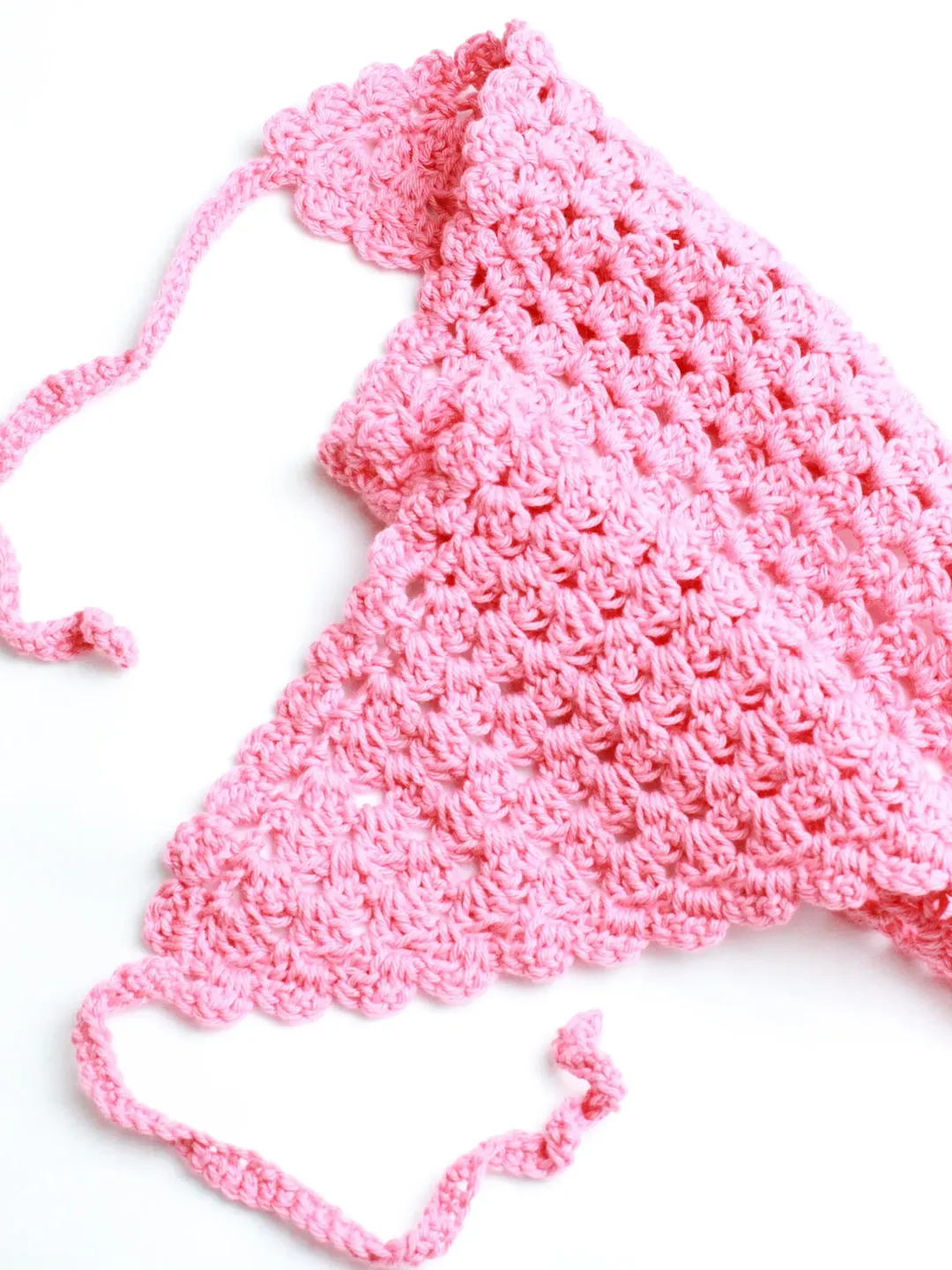 Gehäkeltes rosa Bandana Kopftuch für Frauen und Mädchen Schickes Dreiecktuch aus Baumwolle Italienisch vintage Kopfbedeckung Sonnenschutz