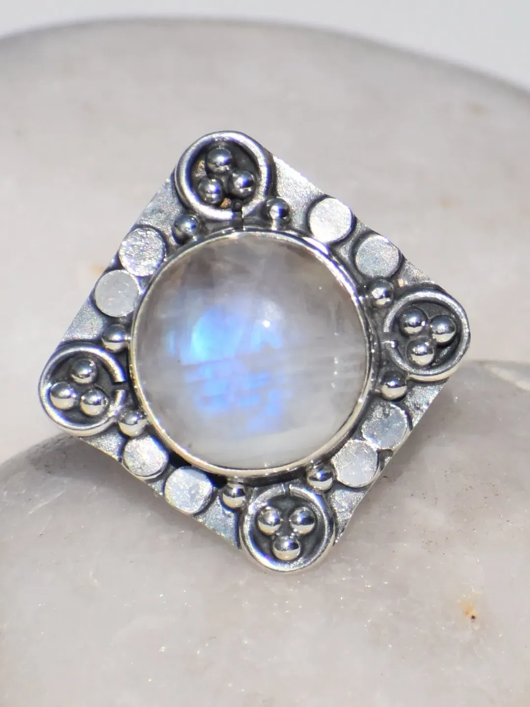 Rainbow Moonstone Ring, Birthstone Ring, Round Gemstone, Statement Ring, Women's Jewelry, Boho Ring, Vintage Ring, Gift For Her, Silver Ring