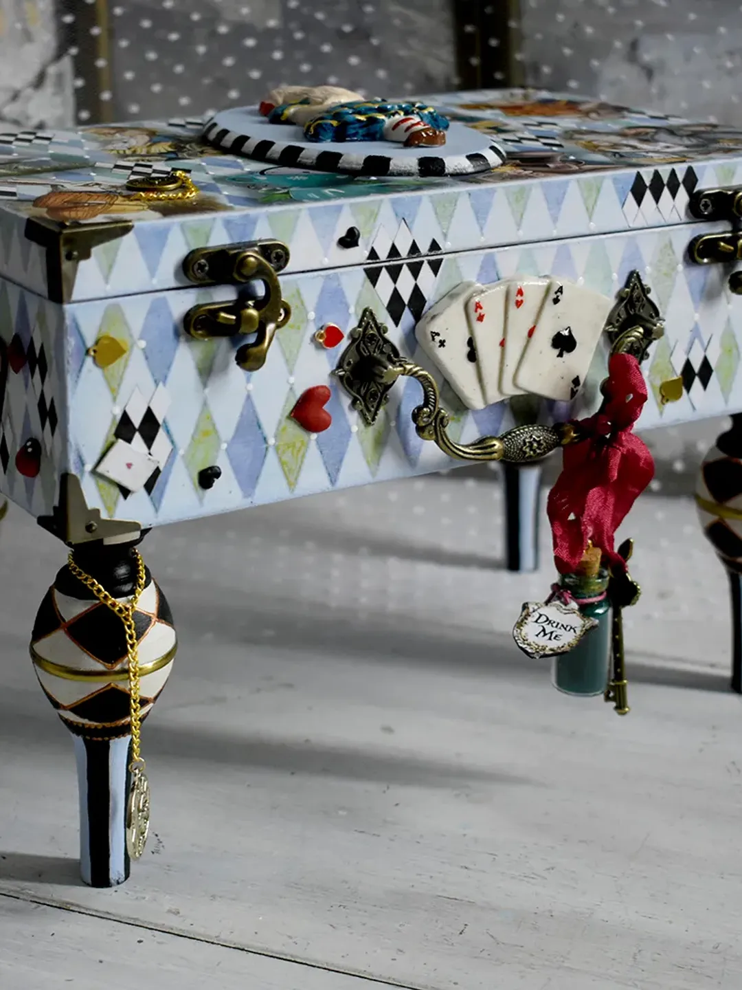 Crazy Suitcase ALICE 2 with curly legs for jewelry and all sorts of cute things