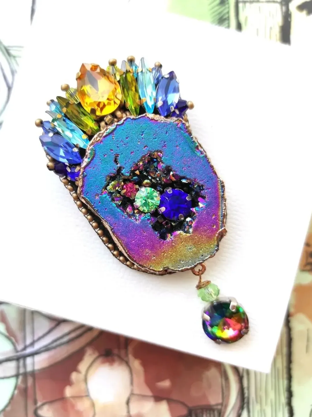 Druzy brooch, quartz brooch, quartz jewelry, stone brooch, rainbow brooch, gemstone brooch, brooch pin, chrystal brooch