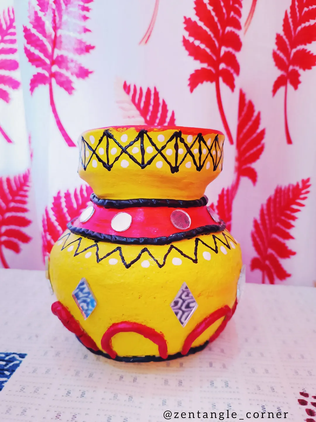 handpainted-pot-on-acrylic-for-home-decoration