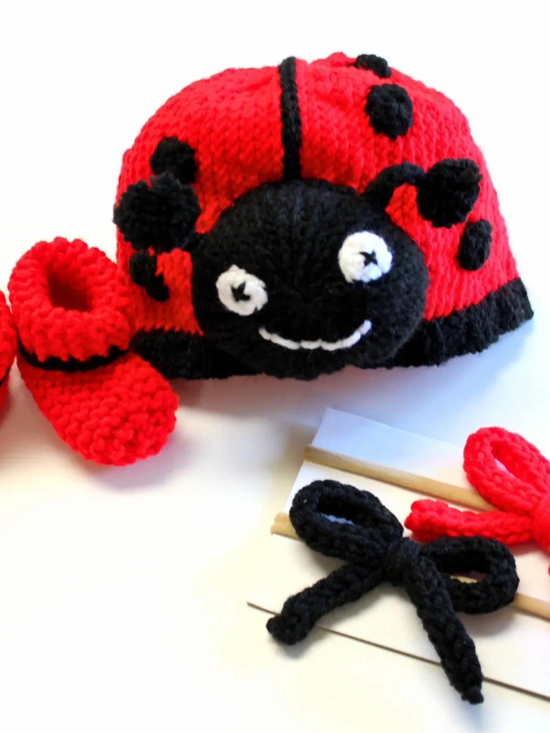 Red Ladybug Photoshoot Props Clothing Set, Baby Booties, Yarn Hats, Hair Bow on Nylon Headbands, New Babies Shower Gifts, Girl Gender Reveal