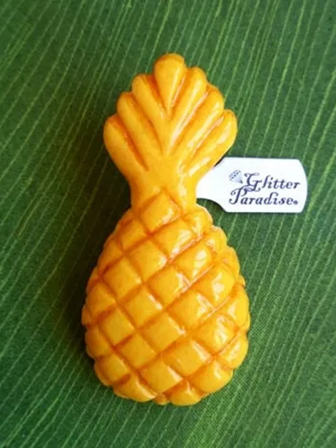 Fakelite Pineapple - Brooch - Pineapple Jewelry - Tropical Jewelry - Fruit - Piña colada - Carved Pineapple - 40s - 50s - Glitter Paradise®