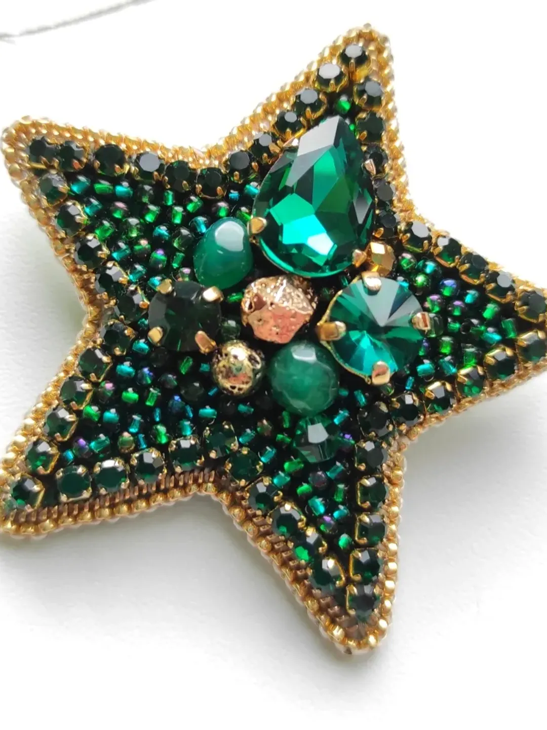 Green star brooch, beaded brooch, embroidered brooch, space pin, star pin, brooch pin, handmade brooch, gift for her
