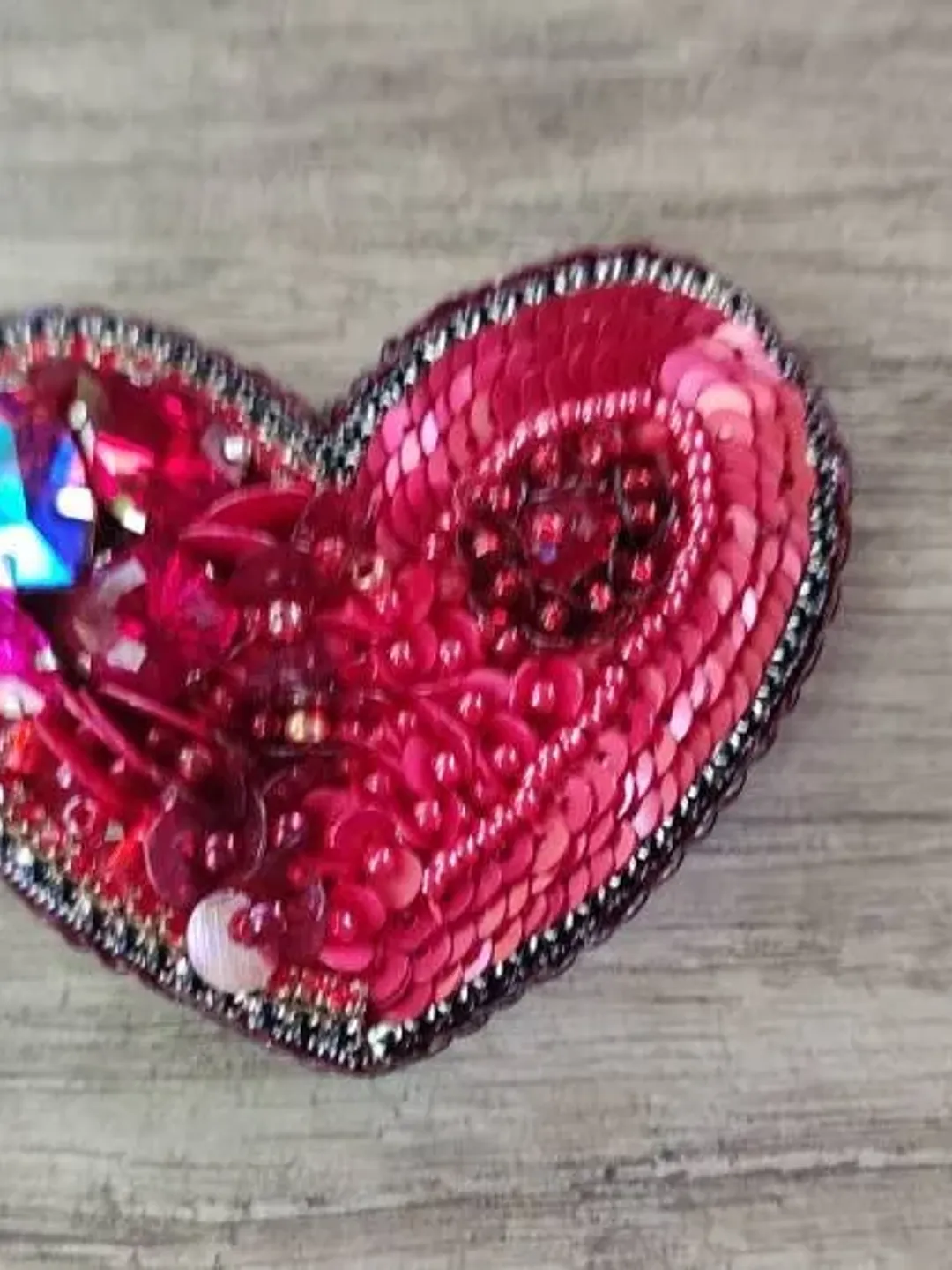 Brooch embroidery Embroidered beaded brooch heart-shaped red brooch embroidered jewelry Embroidered pins embroidered accessories