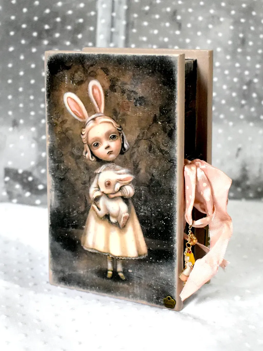 Box-book "ALICE" brown for jewelry