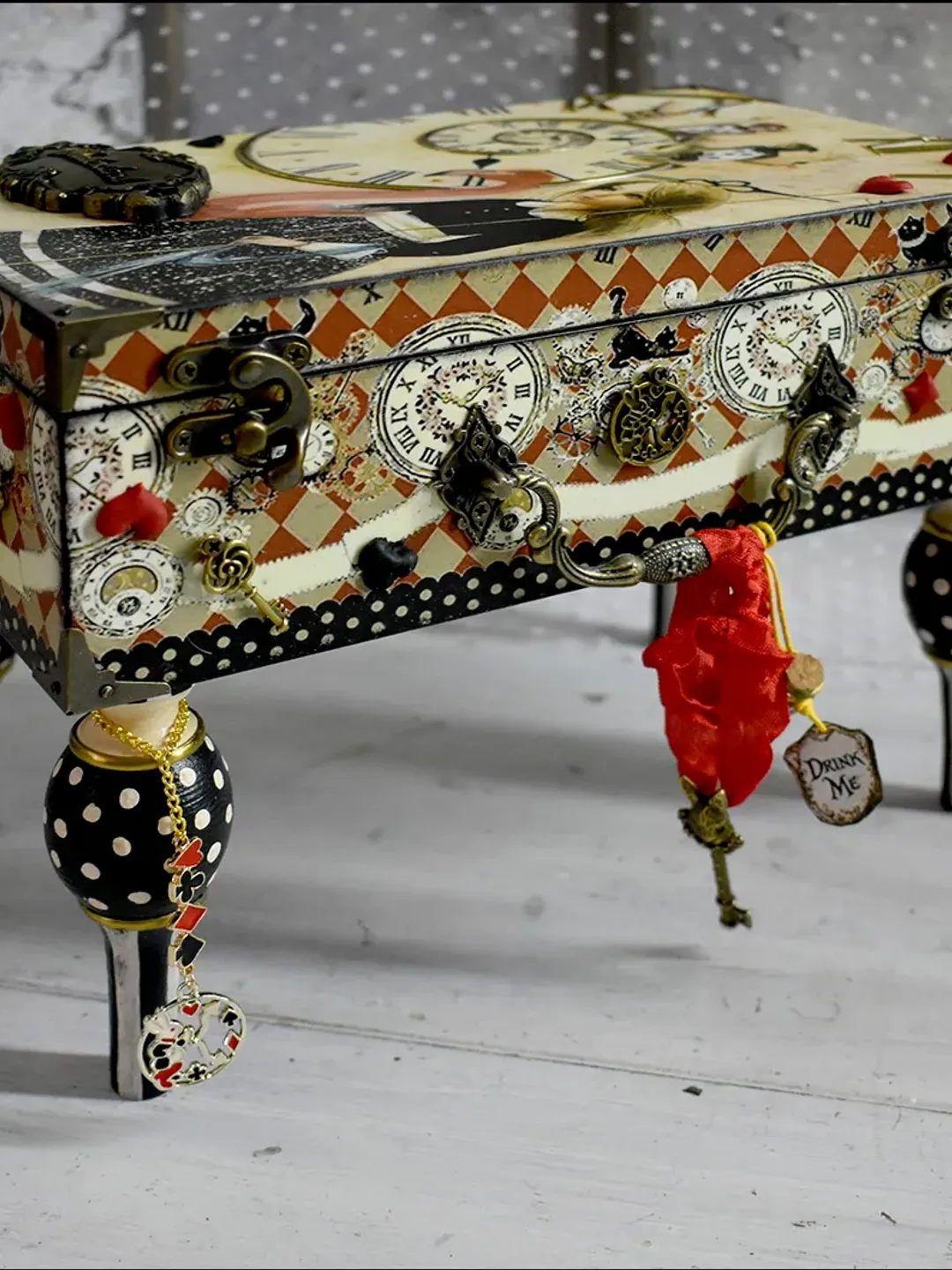 Crazy Suitcase ALICE 3 with curly legs for jewelry and all sorts of cute things