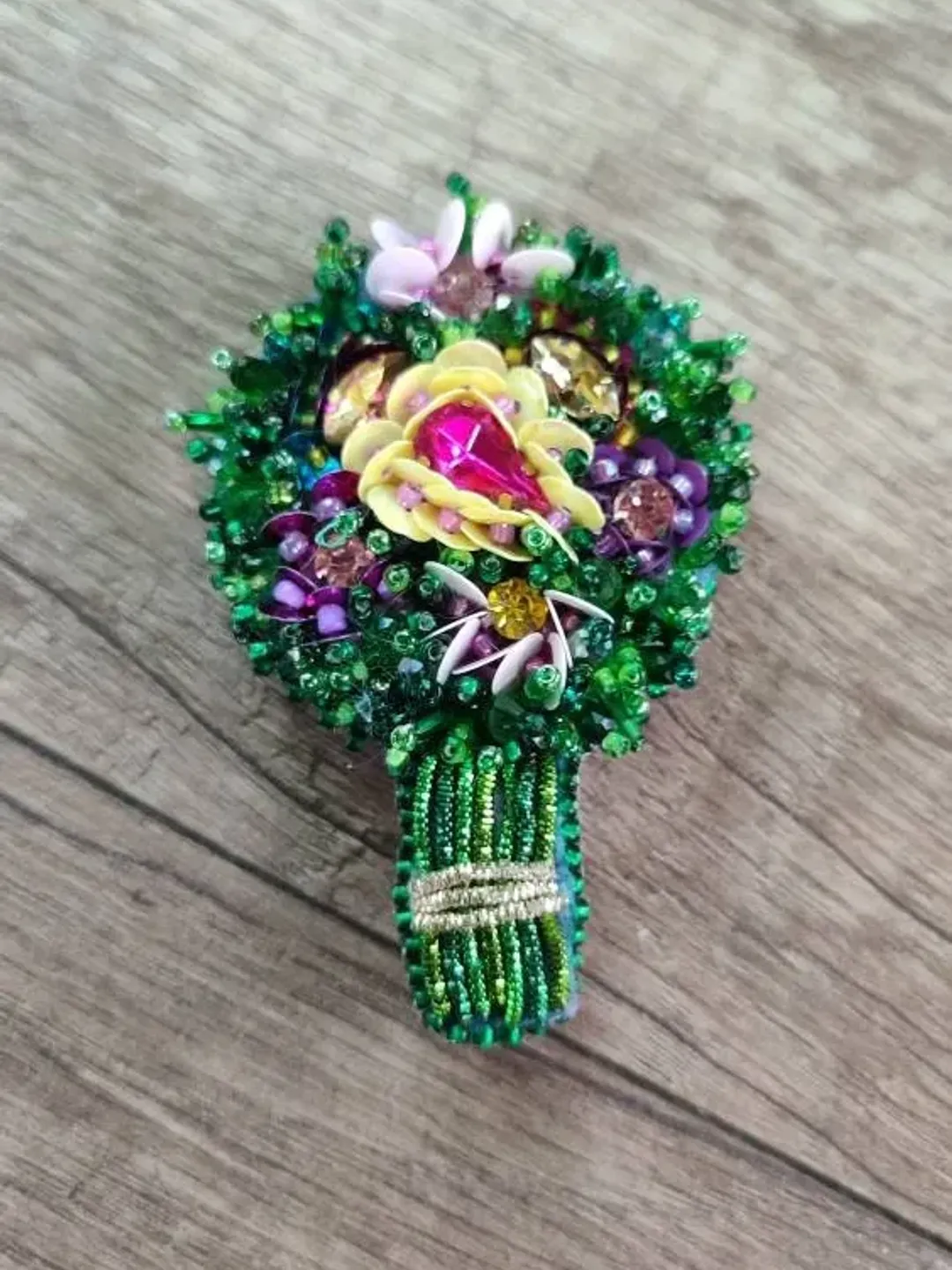 Brooch embroidery Embroidered bouquet Colorful custom embroidered beaded flower brooch Embroidered accessories bouquet brooch