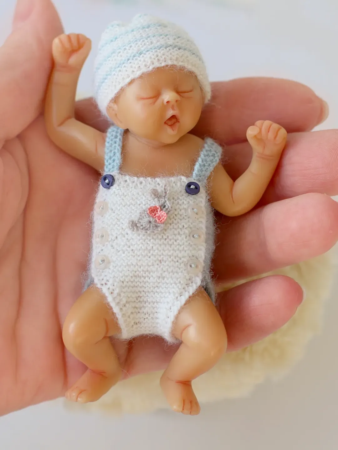 Baby doll 4 inches knitted romper unsleeved. Miniature overall and hat . Clothes to Camille Allen mini doll. Creativhook