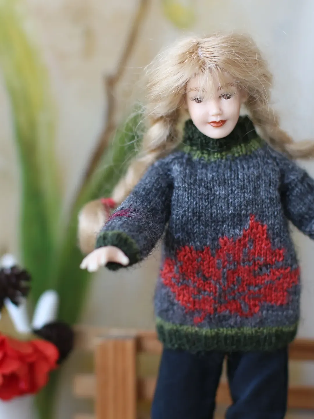 Miniature sweater 1:12 scale for Heidi Ott dollhouse lady doll. Creativhook handmade miniature clothes for mini dolls