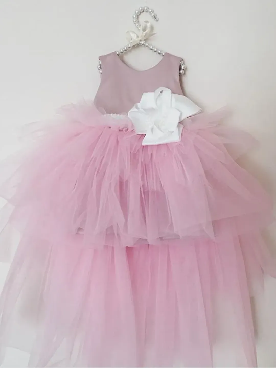 Dress for birthday. First birthday dress. Cutout back dress. Tutu dress. Dress with bow clip for hair. Dress for girl. Dress for party.