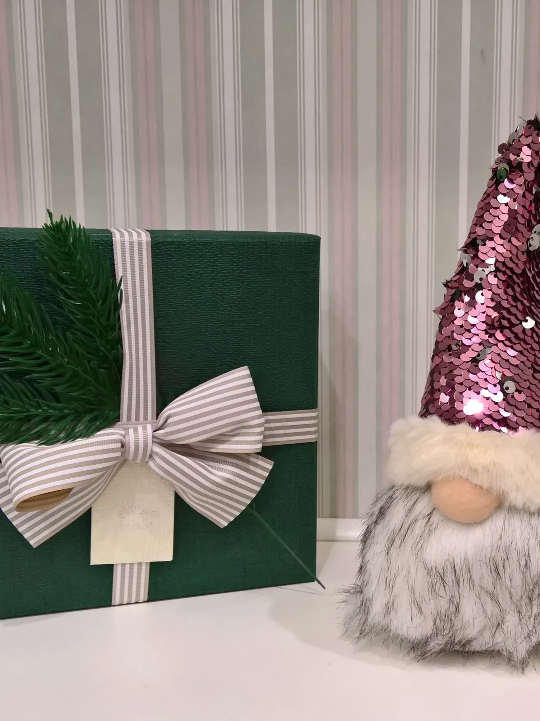 Christmas Gnome with Pink-Silver Sequin, Nordic Xmas Home Decoration Scandinavian Tomte
