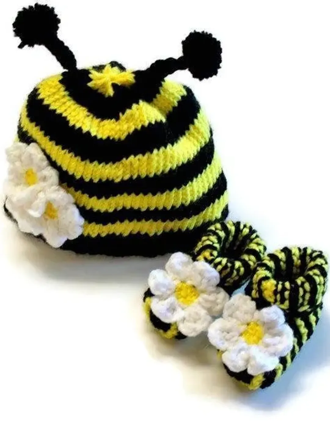 Bumblebee Hat and Booties Set for New Babies, Newborn Crib Hat and Shoes, Expectant Parents Baby Shower Gifts Ideas, Bee with Flowers, Socks