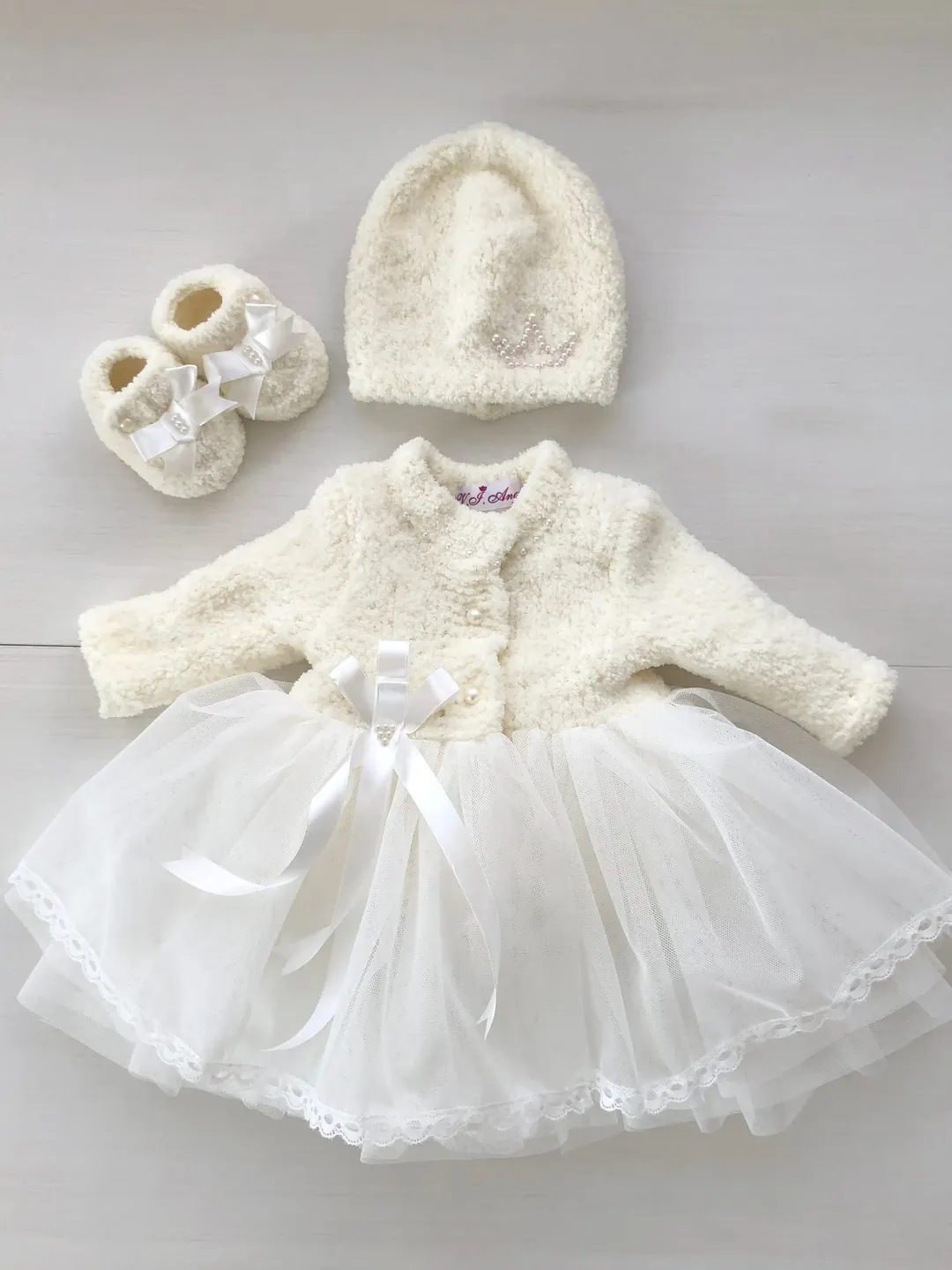 Newborn clothing outfit for baby girl. Hand made knit clothing set  for girl. Knitting dress. Gift for newborn girl.Knitting hat and booties