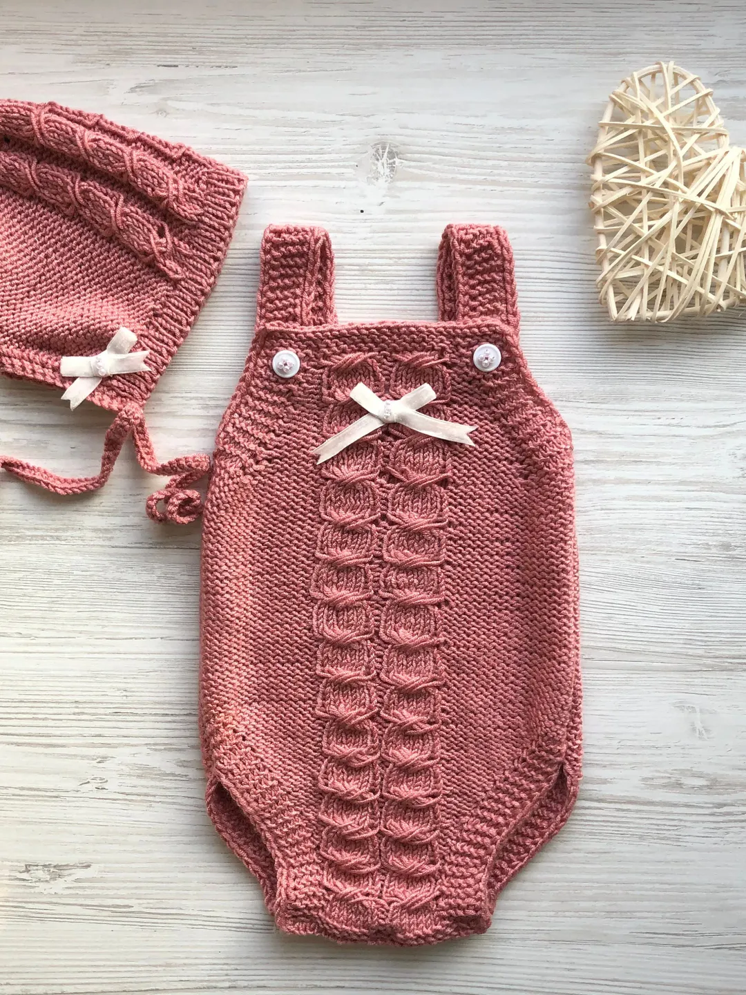 Berry color clothing set for baby girl. Knit romper and hat for baby girl. Take home outfit for baby girl. Photo props for baby girl.