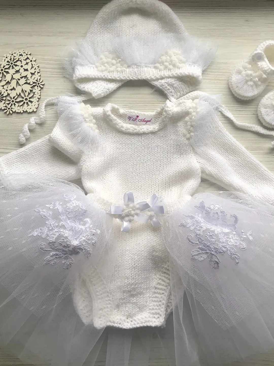 White clothing set for baby girl. Romper with 3d flowers and pearls, tutu with lace, hat and booties. Baptism outfit. Christening gown.