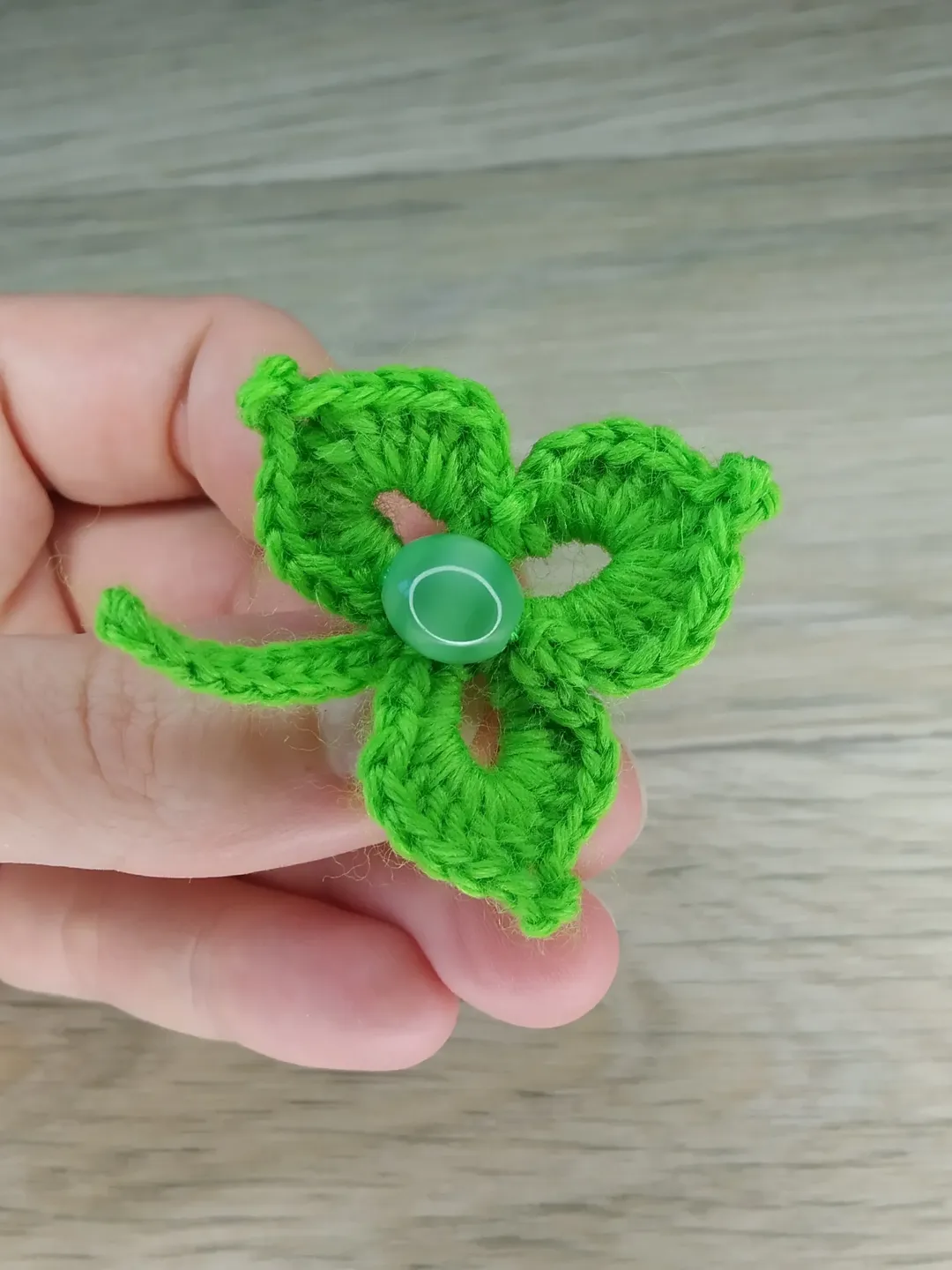 Clover leaf brooch. Irich crochet brooch. Shamrock pin hand knit. St. Patricks brooch. St. Patricks day brooch