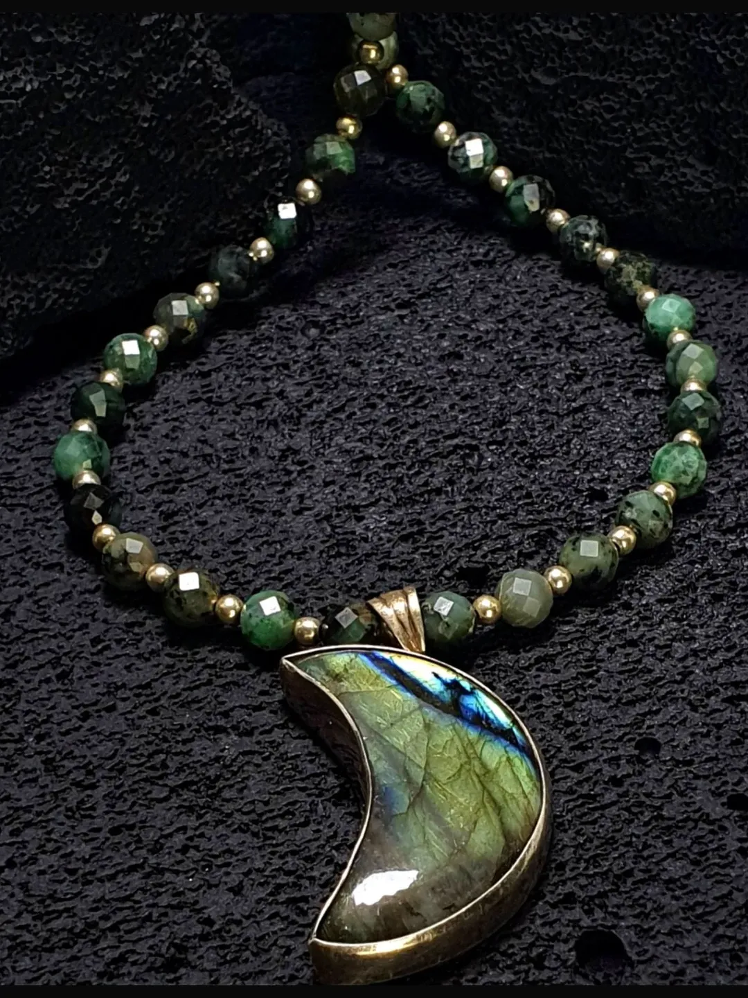 Emerald Green Necklace, Labradorite Pendant, 925 Sterling Silver Necklace, Charming Jewellery, Gift, Women Accessorize, Only One