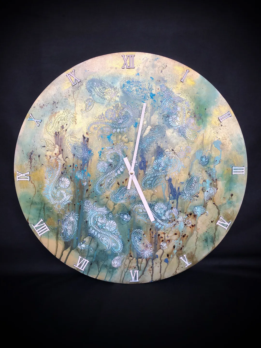 Large wall clock with Turkish floral monograms