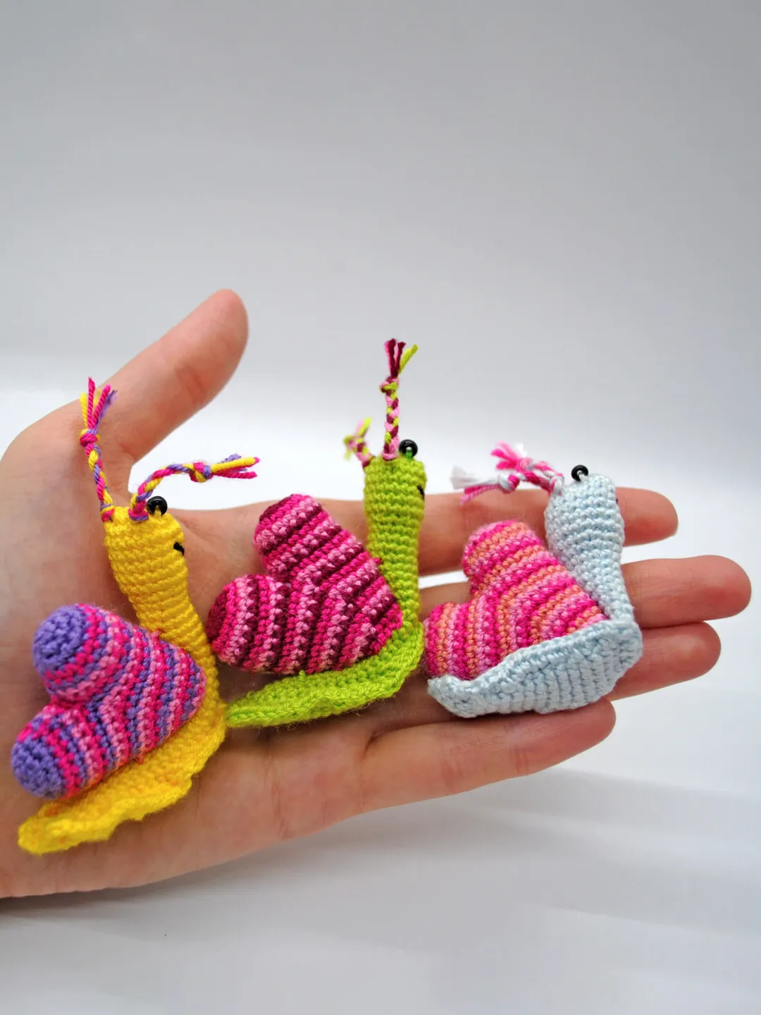 Mini Snail cute car charm for Valentine's Day, Valentine Snail crochet keychain, Stress relieving toy, hanging car decor