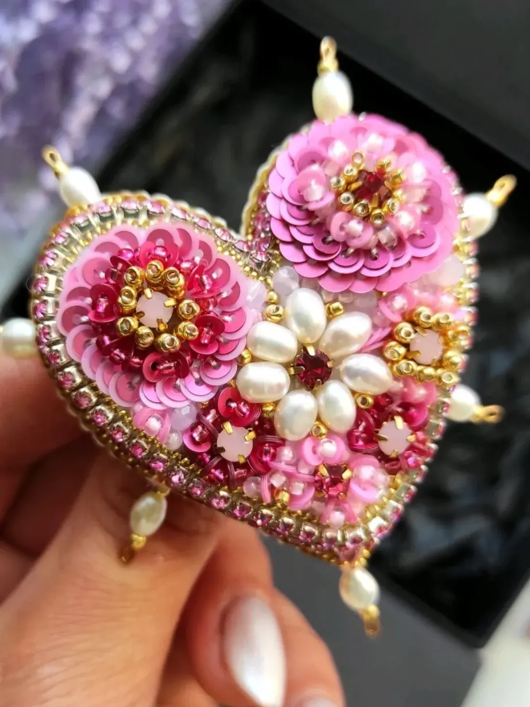 Beaded heart brooch, heart pin, pink Brooch, heart, heart pin, hearts, brooch, bead brooch, gift for her, pin