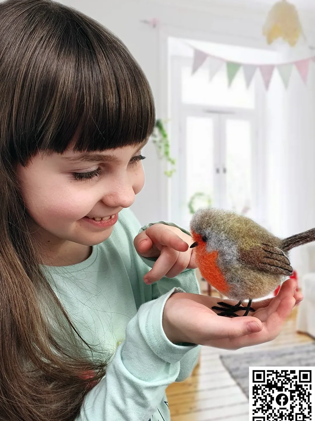 Robin redbreast. Natural wool figurine. Bird with red breast needle felting
