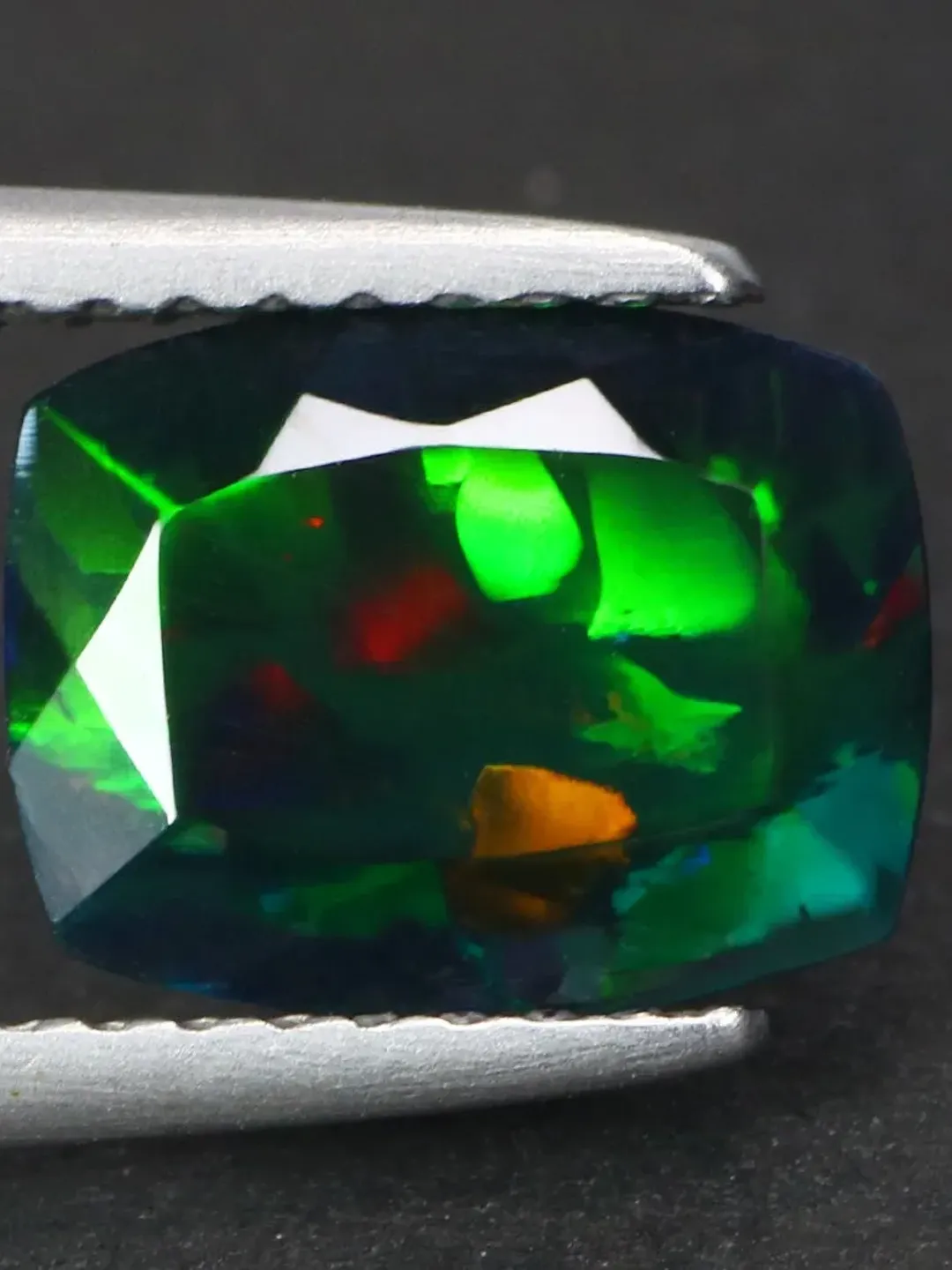 1.63 CT World class 3D Green Flash Pattern 100% Natural Welo Black Opal Cut Gemstone