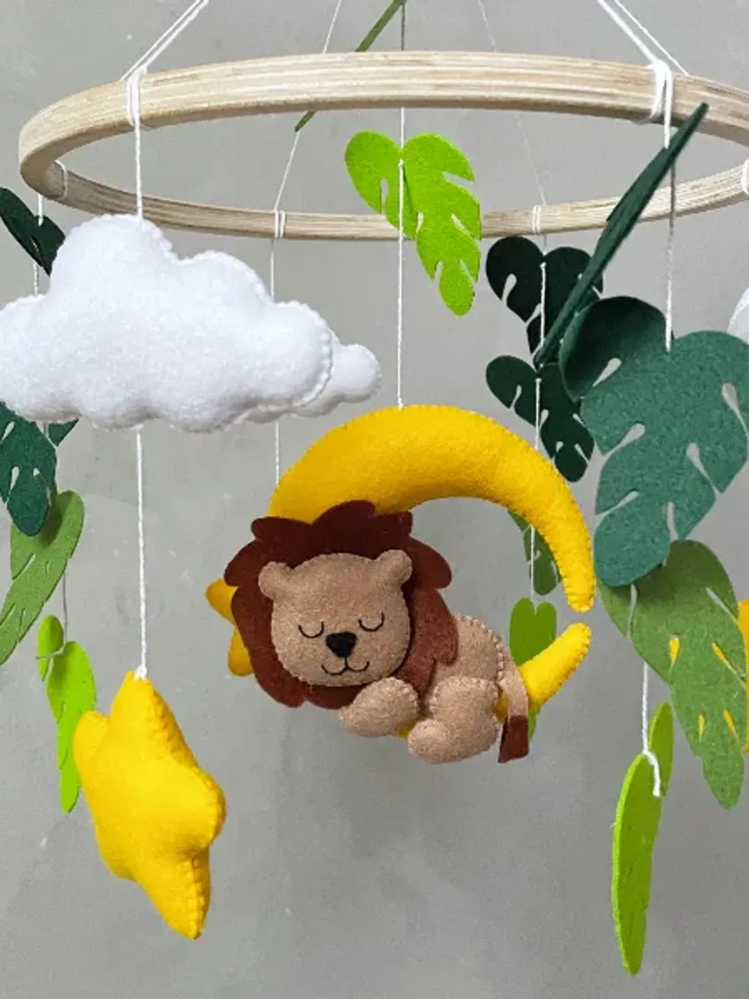 Safari baby mobile lion. Jungle baby mobile. Safari nursery decor. Safari baby shower gift