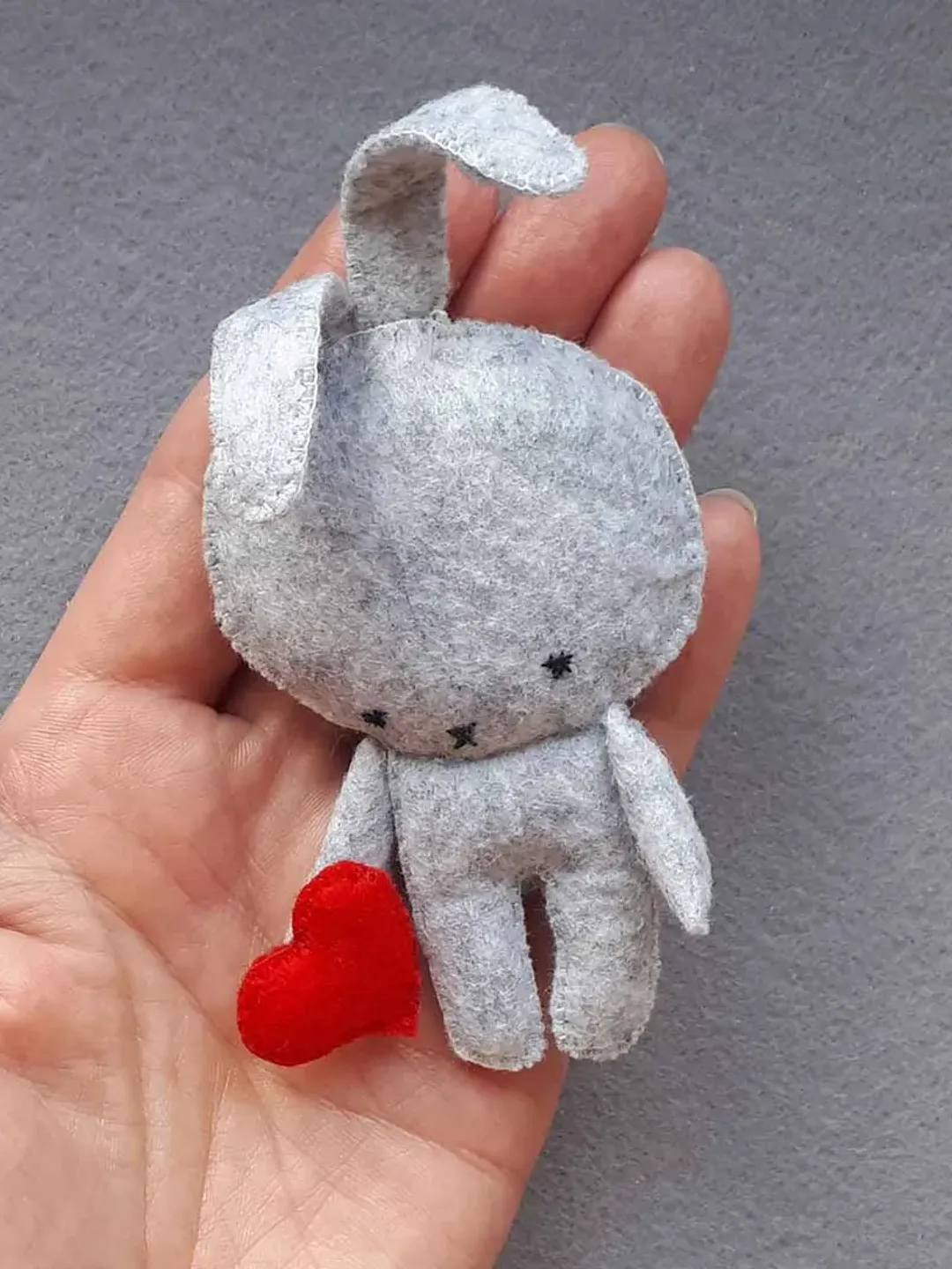 Bunny felt pattern PDF , primitive doll sewing pattern , Felt animal ...
