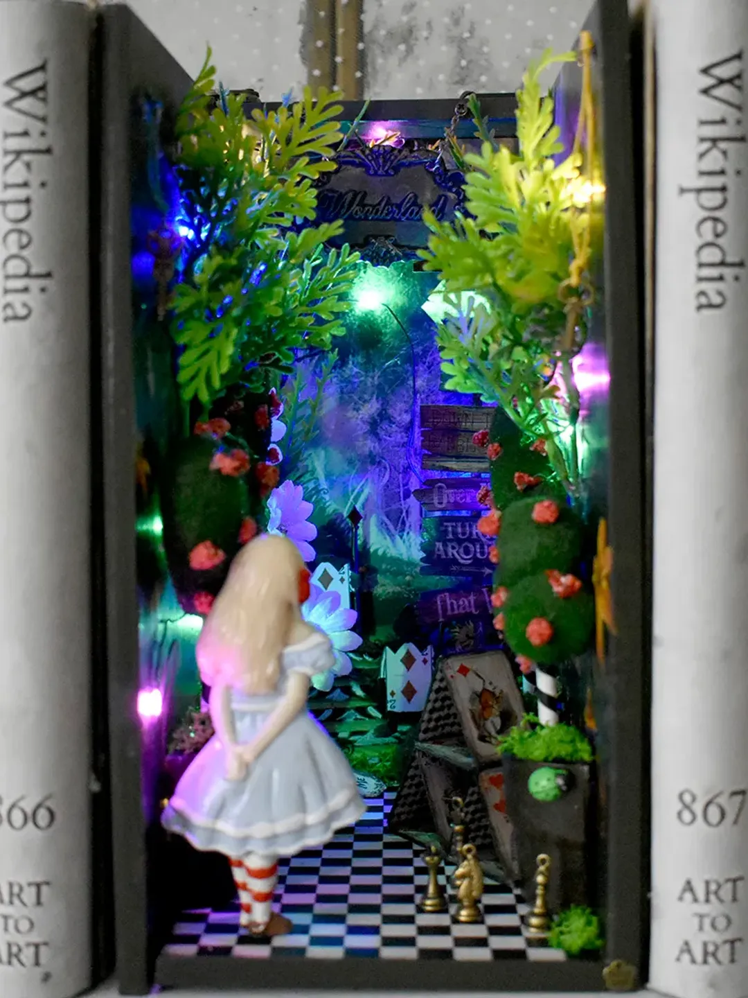 Book Nook ALICE, inserting between Alice books, night light in the children's