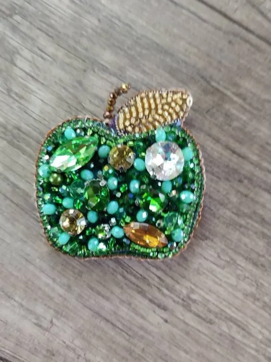 Brooch embroidery Green embroidered rhinestone beaded apple brooch Embroidered jewelry Embroidered accessories Embroidered gifts