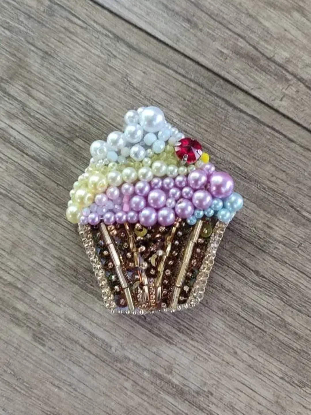 Brooch embroidery Cake brooch, Embroidered brooch, handmade brooch, pin brooch, magnet brooch, Embroidered jewelry,