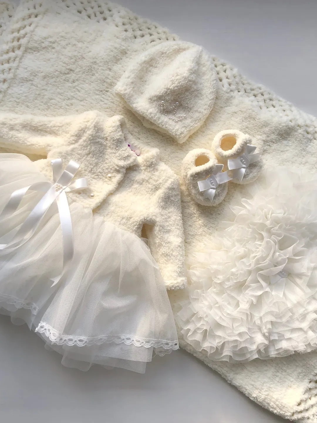 Hand made knitting outfit for baby girl. Take home outfit for newborn girl. Baby shower clothing set for baby girl. Christening gown.