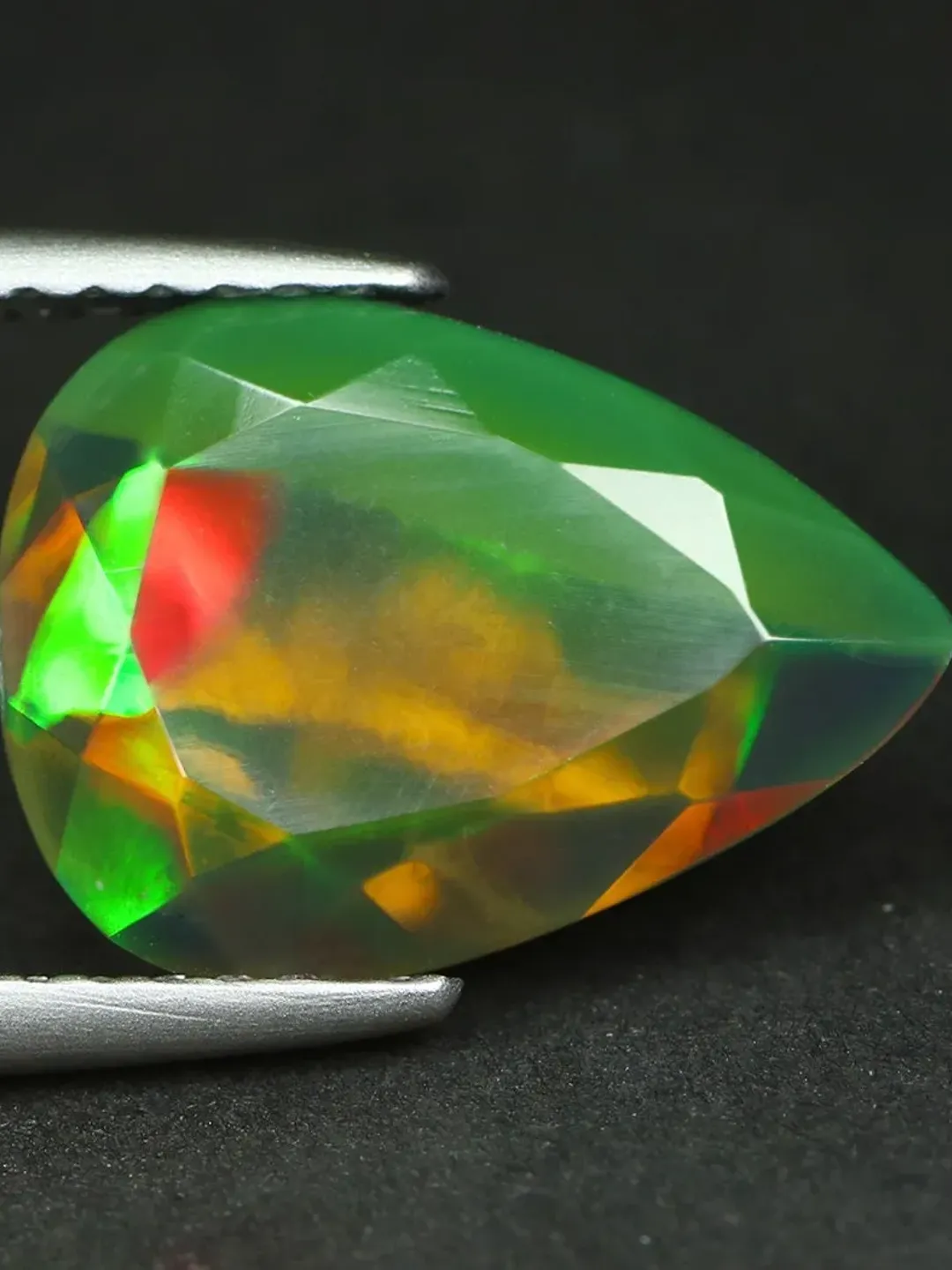 2.62 CT Lovely 3D Electric Green Flash Pattern 100% Natural Welo Black Opal Cut Gemstone