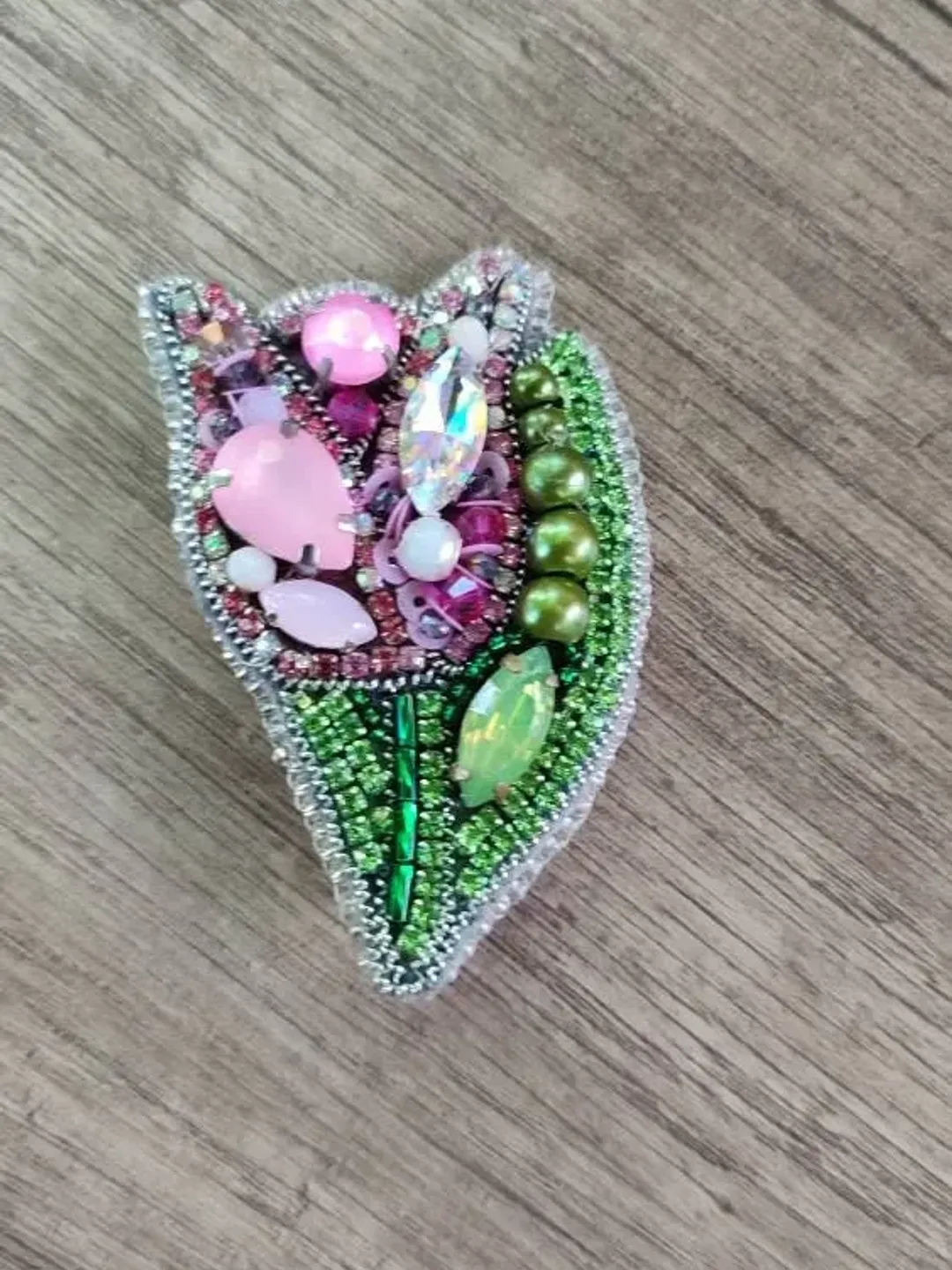 Brooch embroidery Pink  embroidered beaded  tulip flower brooch embroidered jewelry Embroidered pins embroidered accessories