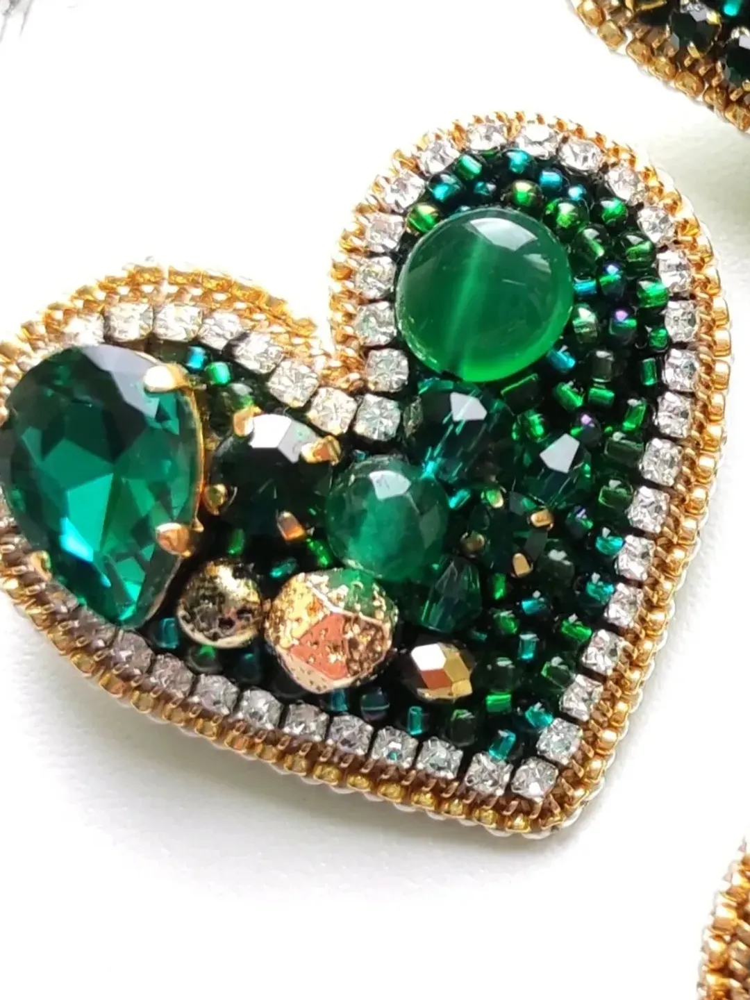 Beaded heart brooch, heart pin, green heart brooch, heart, heart pin, hearts, brooch, bead brooch, gift for her, pin