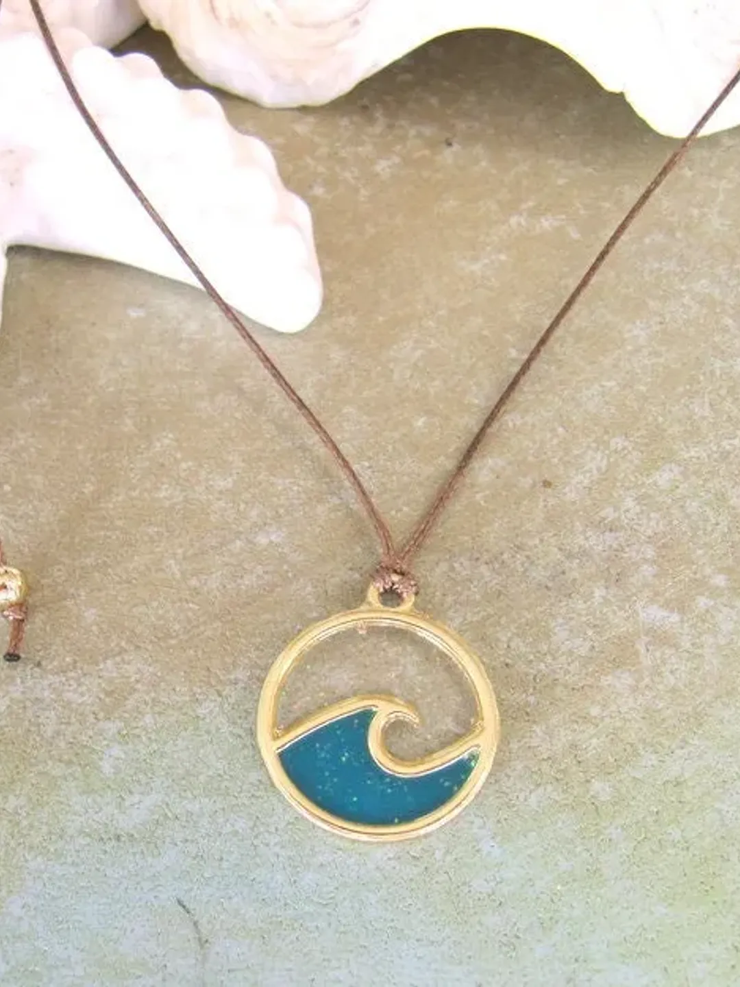 Wave necklace pendant chain in boho hippie style, ocean chain, golden pendant wave chain, maritime chain, golden blue pendant, gift woman