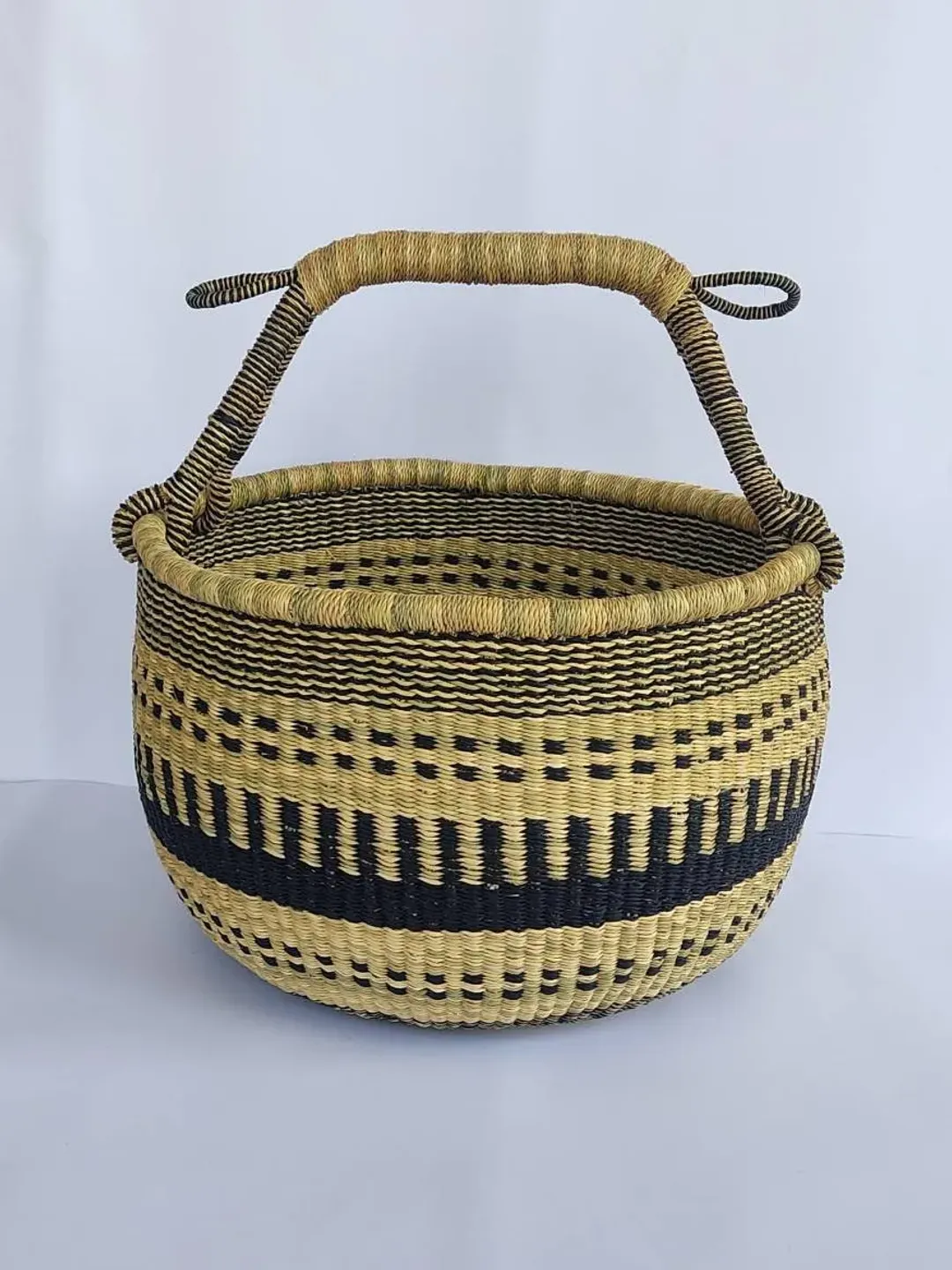 Storage basket | African basket | Straw basket | Woven basket | Gift basket | African market basket| handmade basket| Market Basket| Basket
