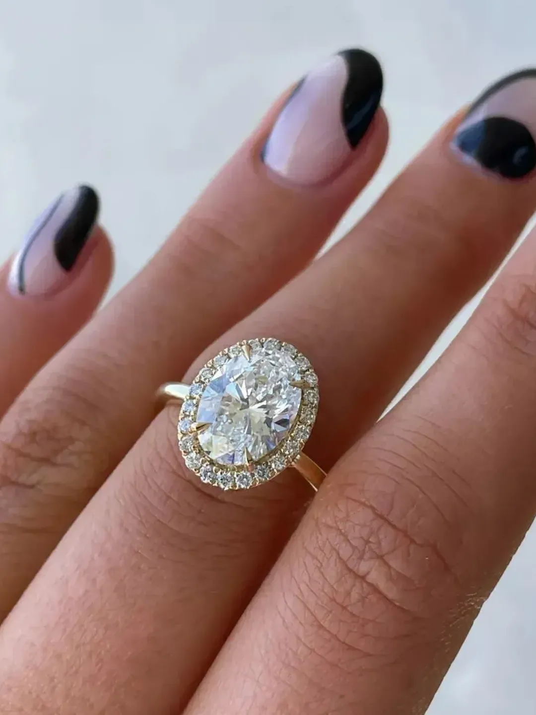 Oval Shape Halo Design Moissanite Wedding Ring,9x7mm 2.25Ct.Valentine Gift,Gift For Her,Anniversaru Ring,Perfect gift for Her,Wedding Ring.