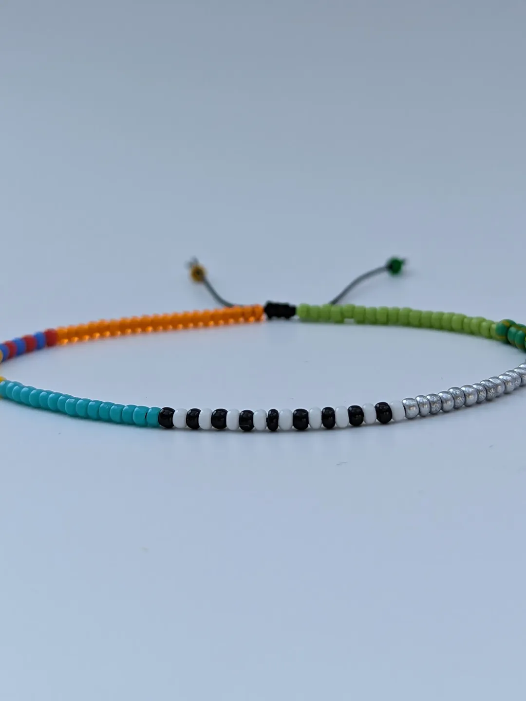 Thin beaded men's bracelet in colorblock design
