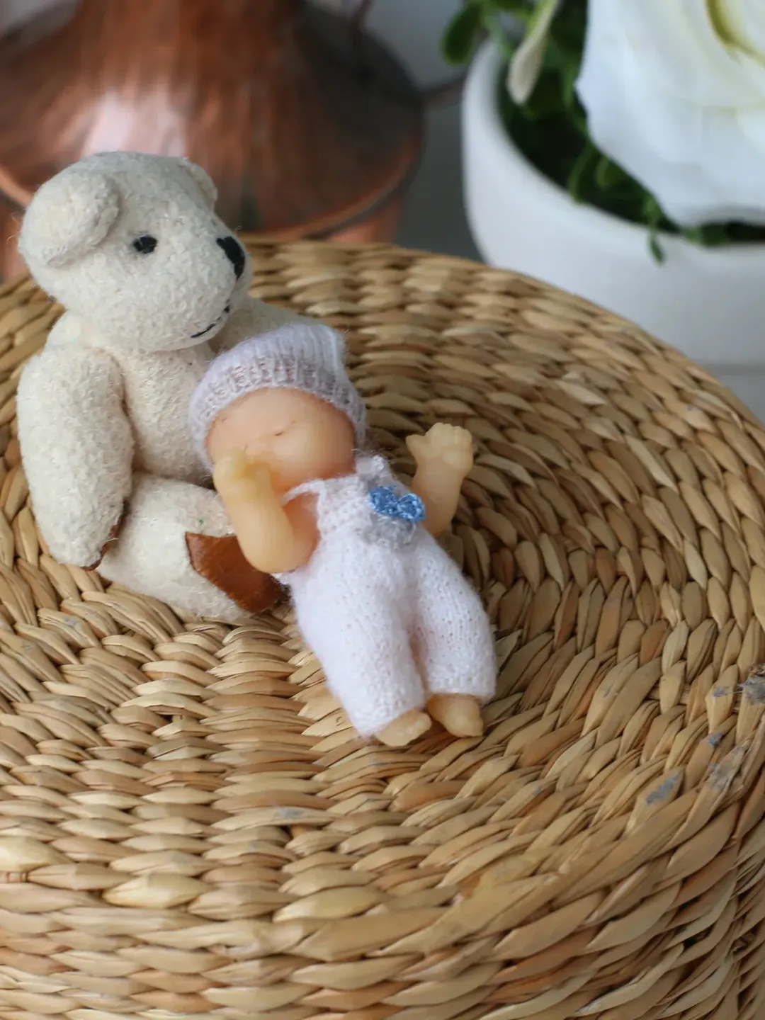 Miniature knit clothes for dollhouse dolls. Micro clothes to dolls 1 inches tall. Unique micro knitting. Dollhouse knit