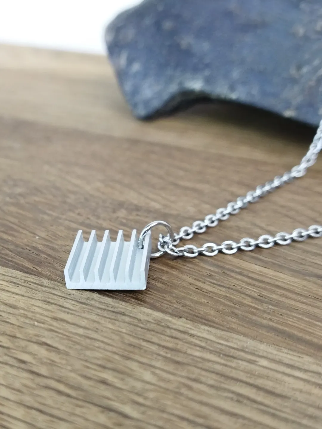 8 by YOOX FUTURISTIC SHAPES PENDANT NECKLACE ネックレス Square cyberpunk necklace silver tone. Techwear jewellery