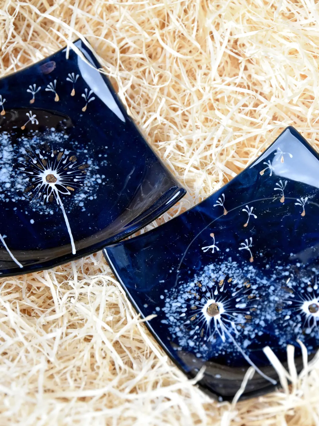 Decorative dish with dandelions - Fused glass plate with flowers - Hand painted plates for fruits