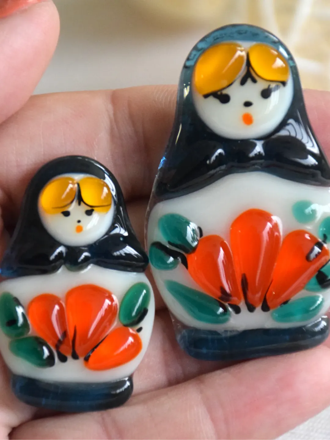 Fused glass brooch Matryoshka dolls - Handmade nesting dolls brooch - Fused glass jewelry