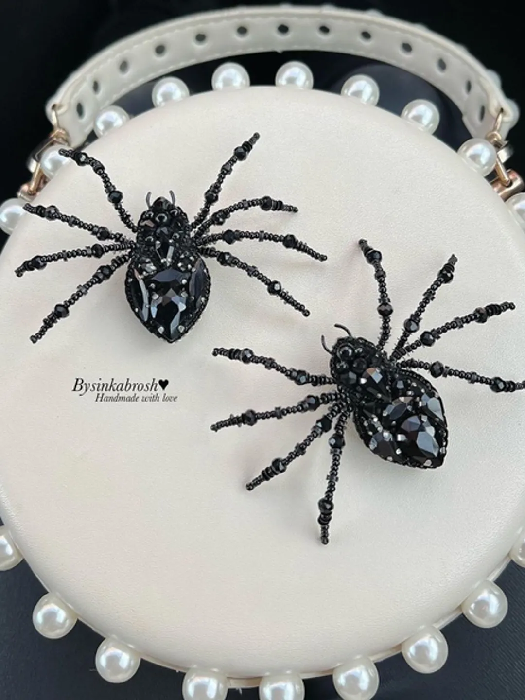 Spider brooch/handmade brooch/handmade jewelry/halloween idea/halloween brooch/spider jewelry